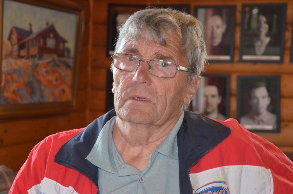 Larry Ernstzen sovnet stille inn i går. Larry Ernstzen sovnet stille inn i går.